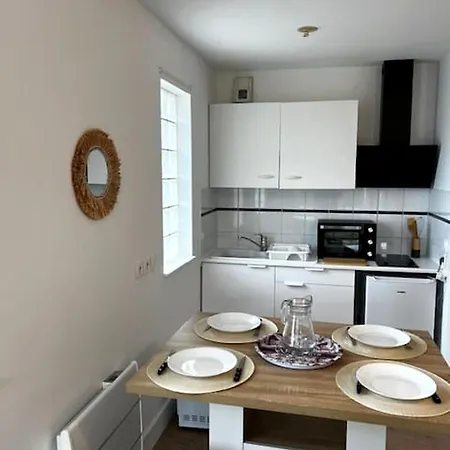 Vaste 3 Personnes Avec Balcon Et Parking Daire *