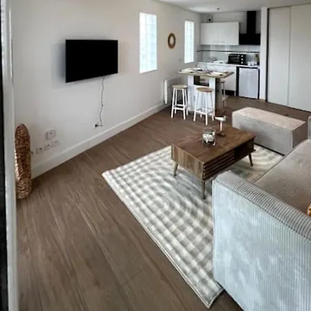 Vaste 3 Personnes Avec Balcon Et Parking Daire *