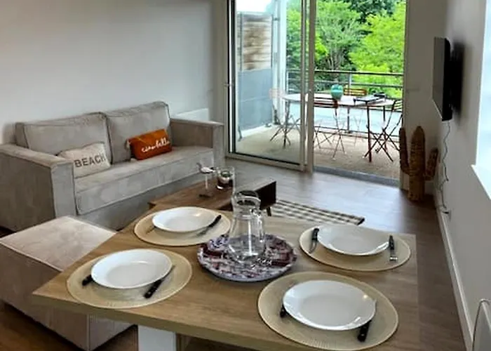 Vaste 3 Personnes Avec Balcon Et Parking דירה