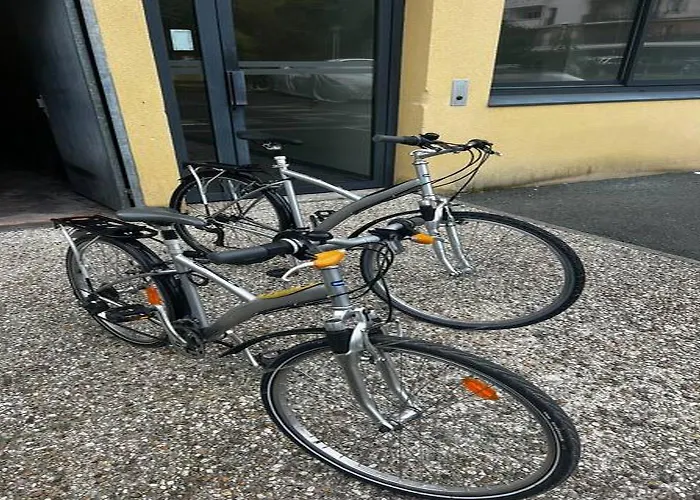 Vaste 3 Personnes Avec Balcon Et Parking דירה *