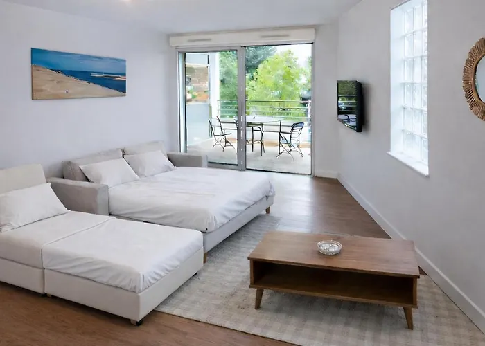 Vaste 3 Personnes Avec Balcon Et Parking דירה *