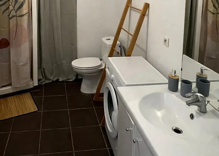 Vaste 3 Personnes Avec Balcon Et Parking דירה *